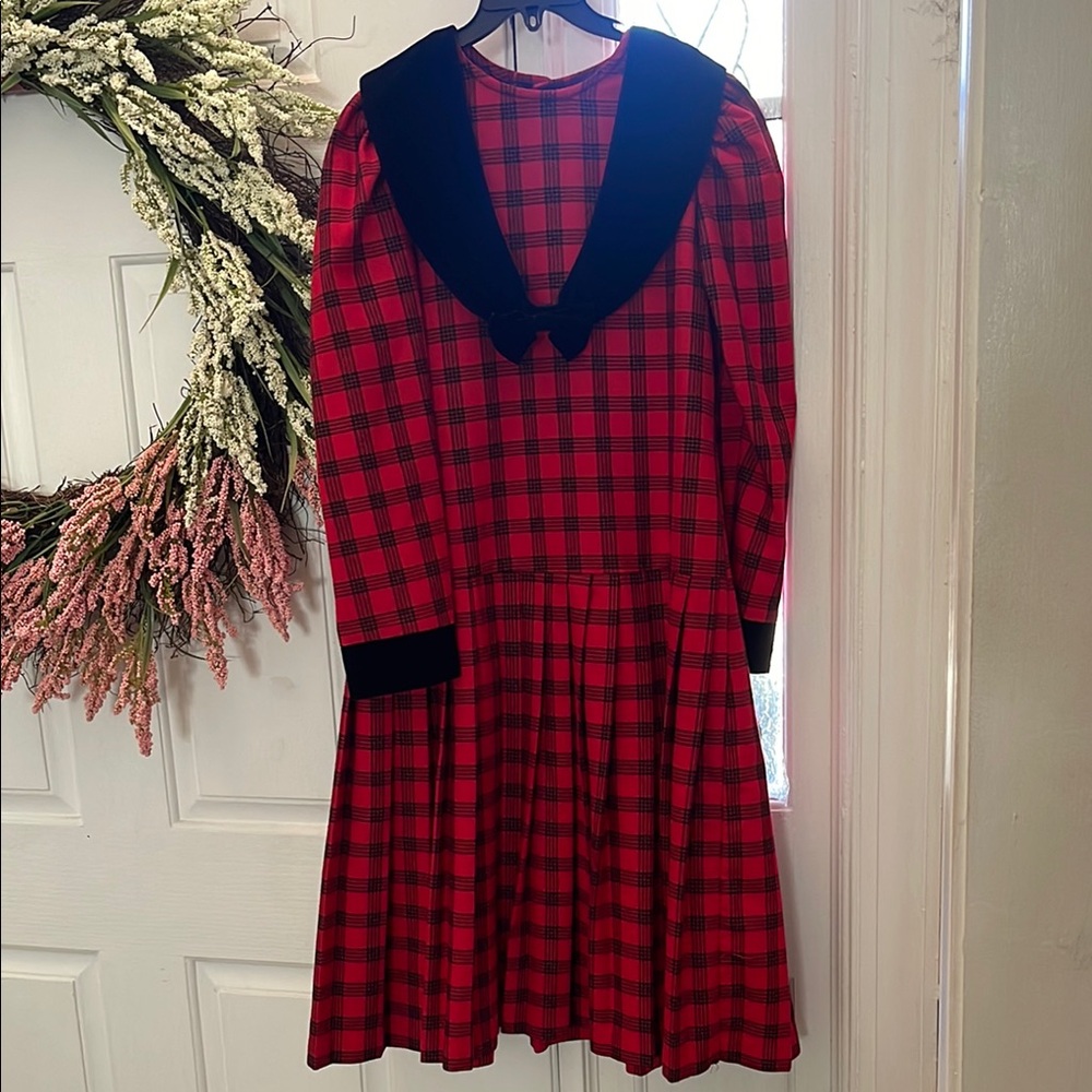 SOLD❌ Velvet trim pleated dress